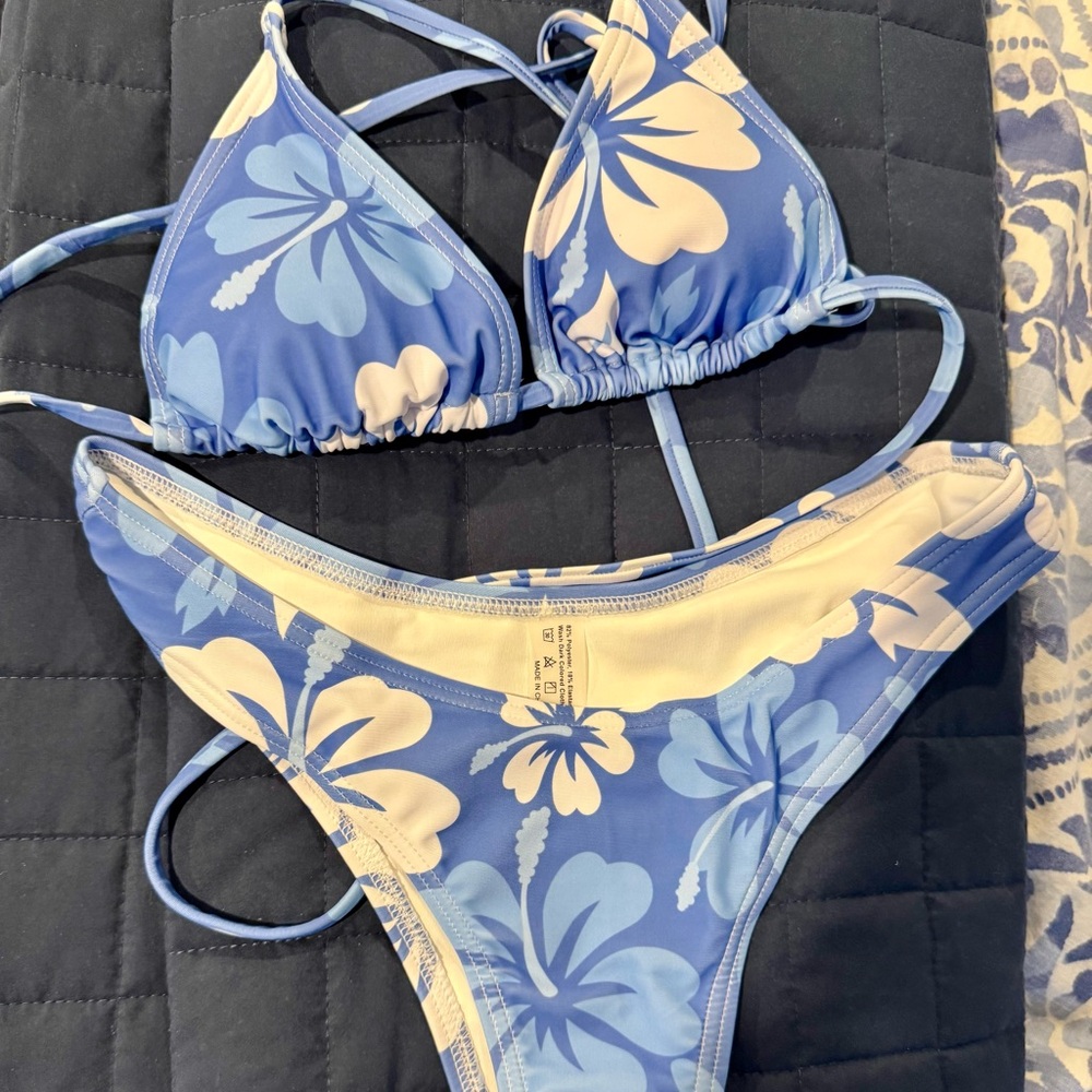 SHEIN Blue Floral Bikini set w/matching skirt/sarong NWT